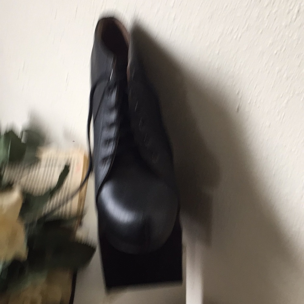 Heels - Picture 2 of 3